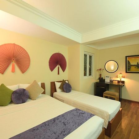 Holiday Lakeview Hotel Hanoi Bagian luar foto