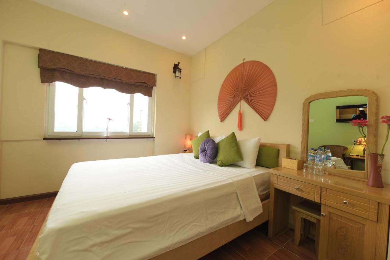 Holiday Lakeview Hotel Hanoi Bagian luar foto