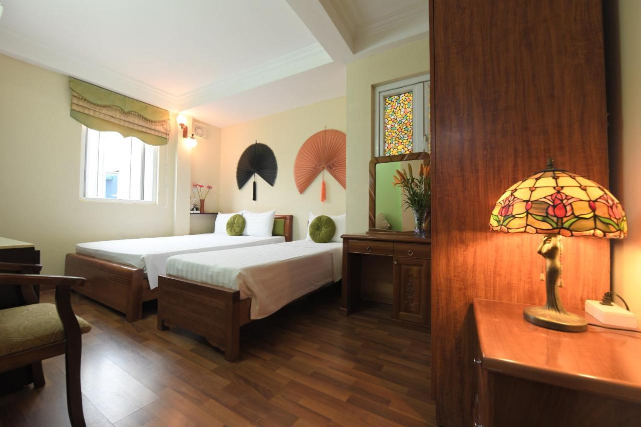 Holiday Lakeview Hotel Hanoi Bagian luar foto