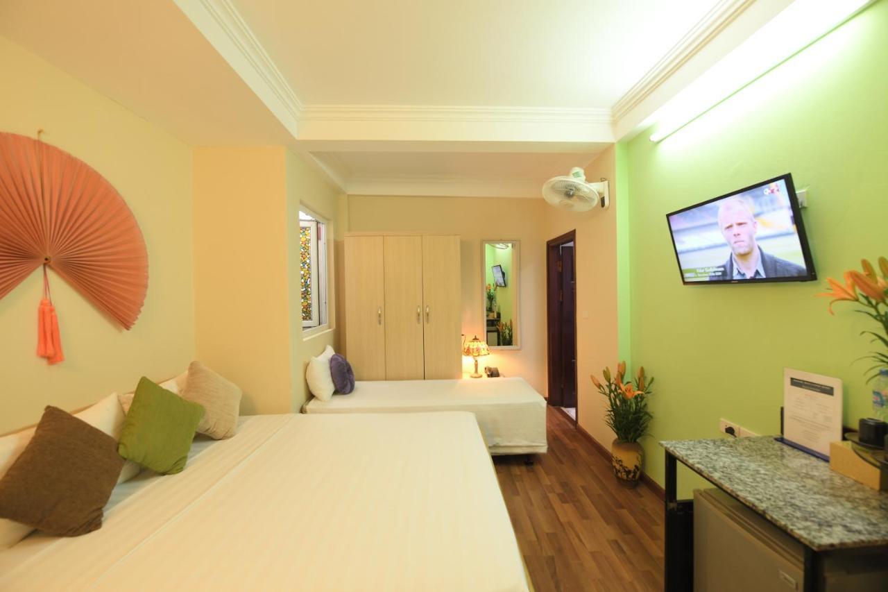 Holiday Lakeview Hotel Hanoi Bagian luar foto