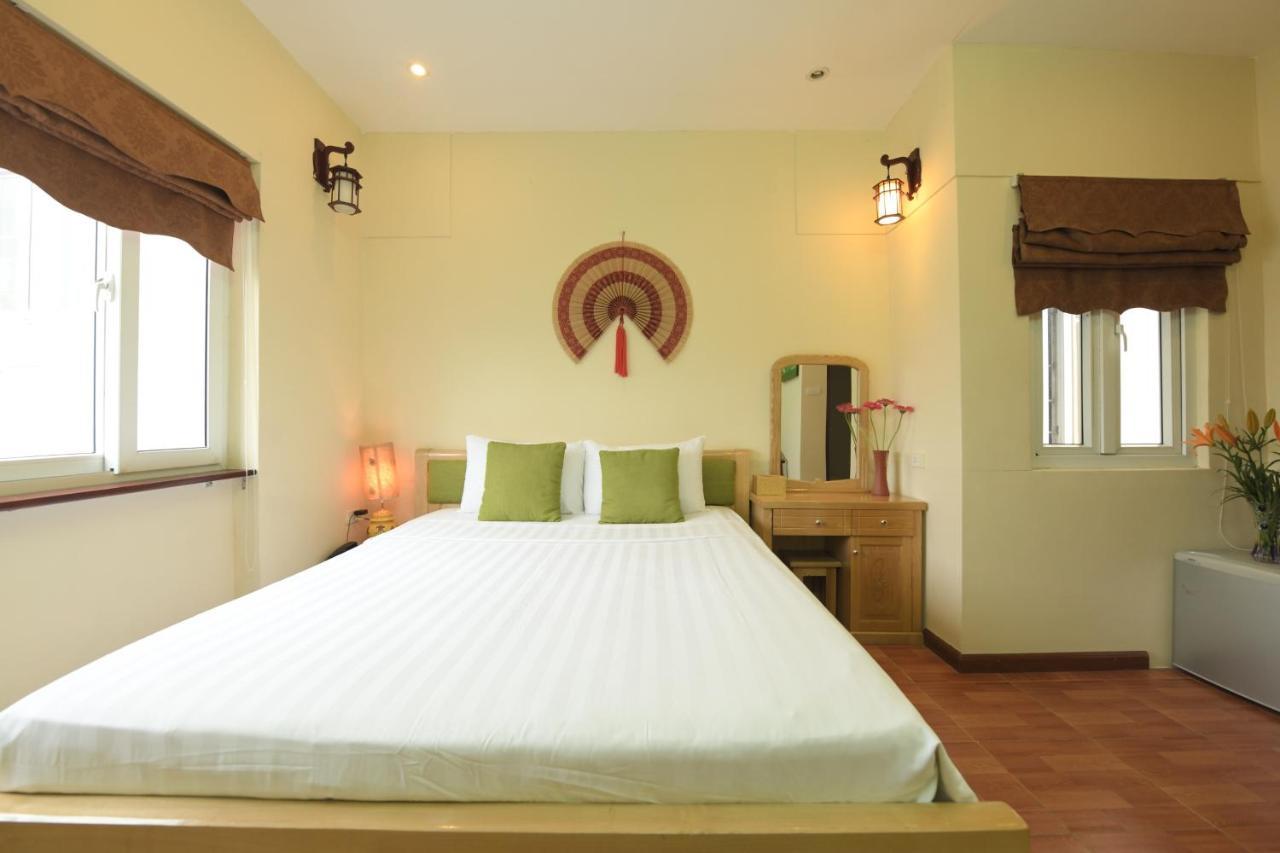 Holiday Lakeview Hotel Hanoi Bagian luar foto