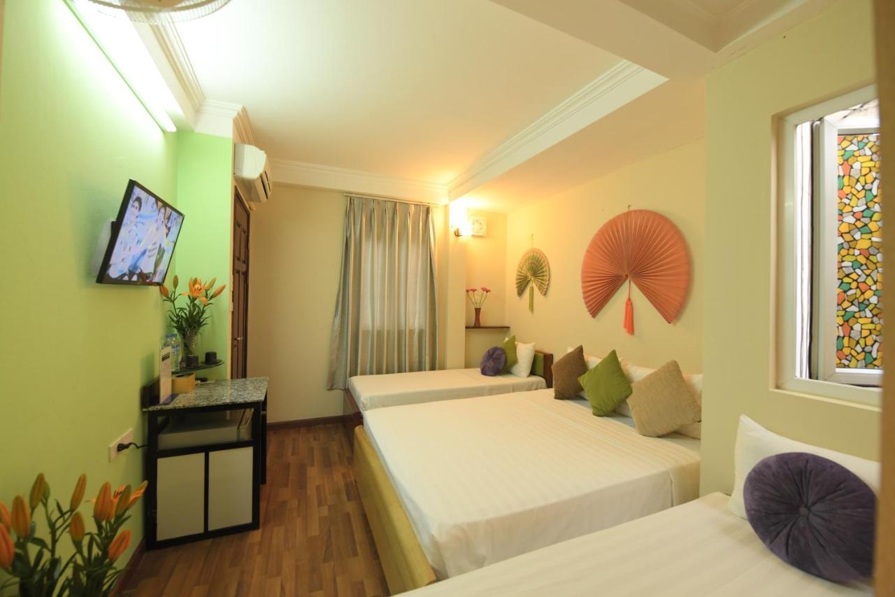 Holiday Lakeview Hotel Hanoi Bagian luar foto
