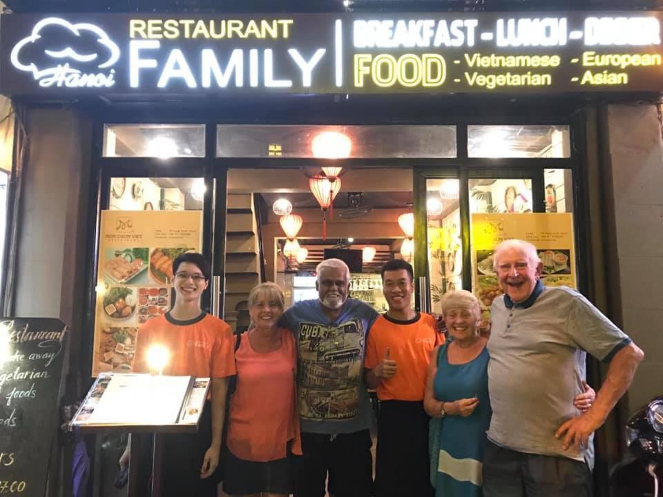 Holiday Lakeview Hotel Hanoi Bagian luar foto